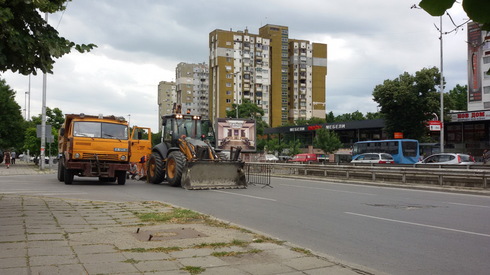 Движението се осъществява в 2 ленти