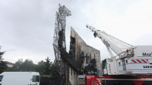 паметник НДК