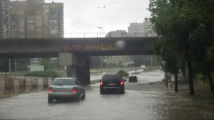  проливен дъжд гръмък 