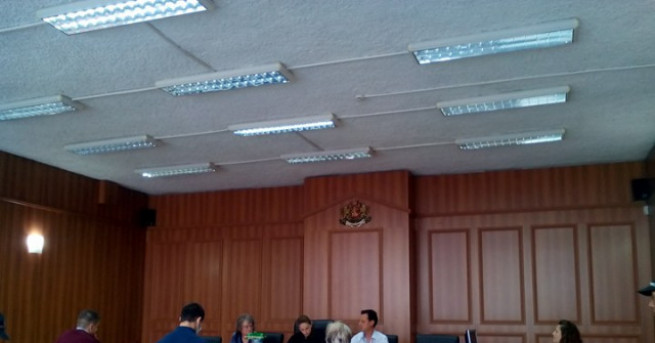 На 2 години и 8 месеца затвор беше осъден 19 годишния