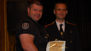 Наградиха полицаи