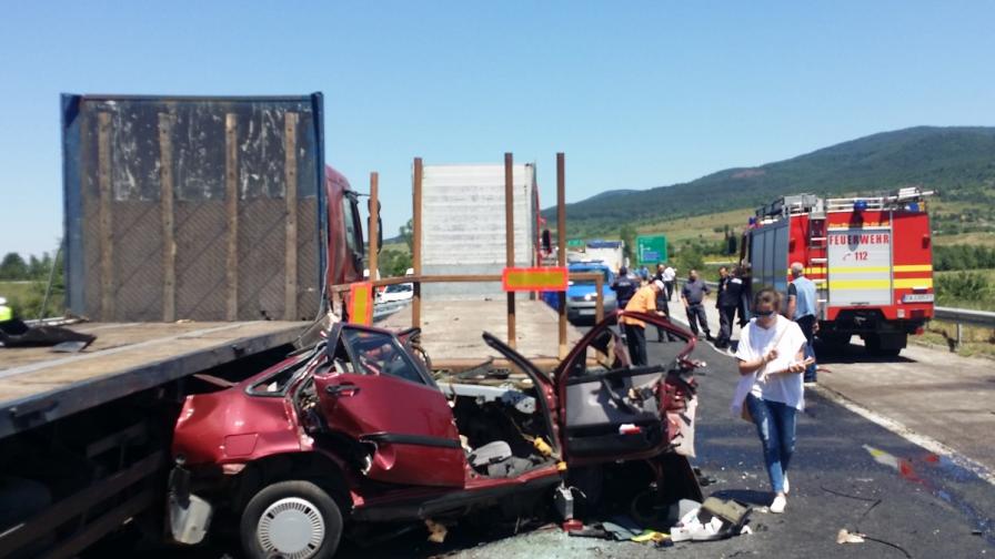 40 коли се сблъскаха на "Тракия", повече от 30 ранени