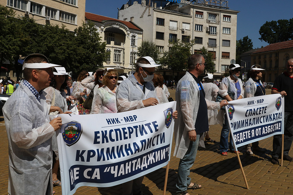 Служителите искат по-високи заплати, нови униформи и нов закон за МВР