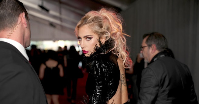 Лейди Гага е известна с ексцентричния си външен вид и