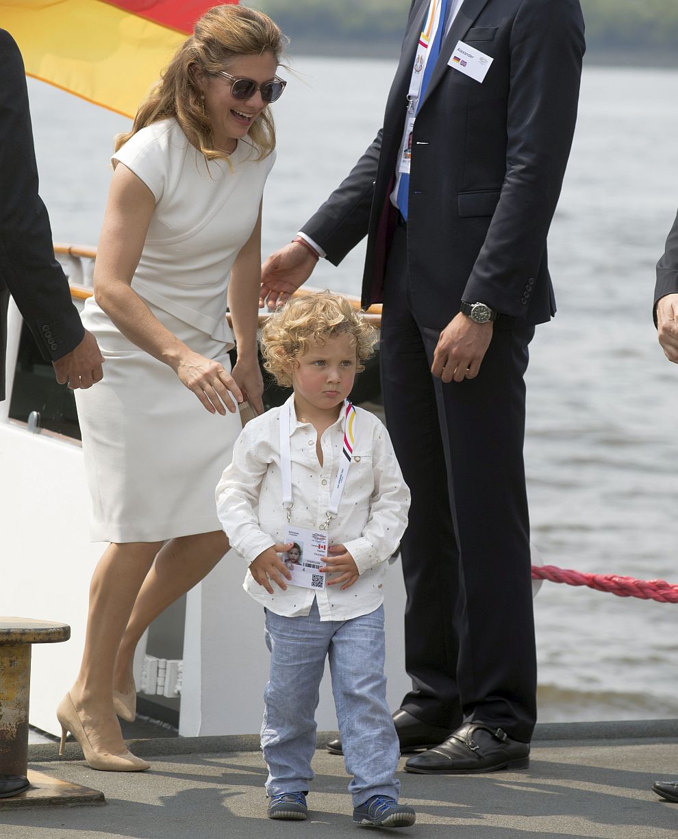 Софи - съпругата на канадския премиер Джъстин Трюдо, с 3-годишния им син