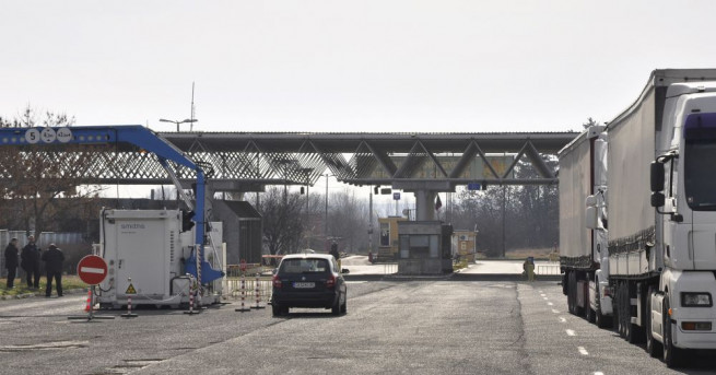 За засилен трафик по границата с Гърция съобщават от МВР