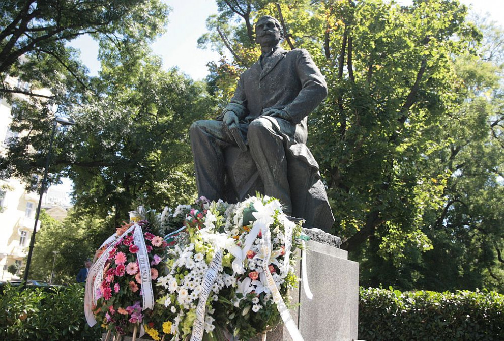 Паметникът на Иван Вазов в София