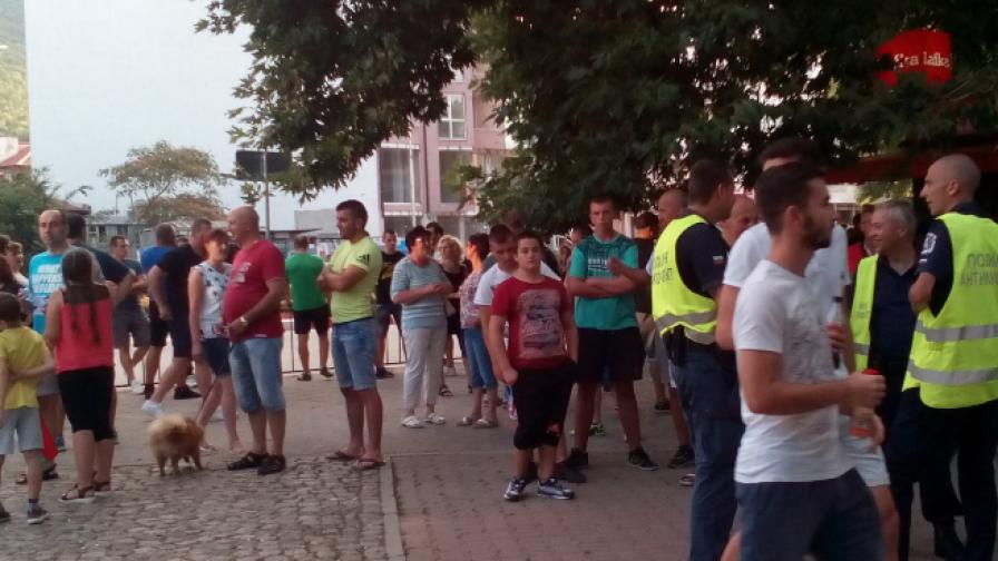 Вторият масов протест в Асеновград започна мирно