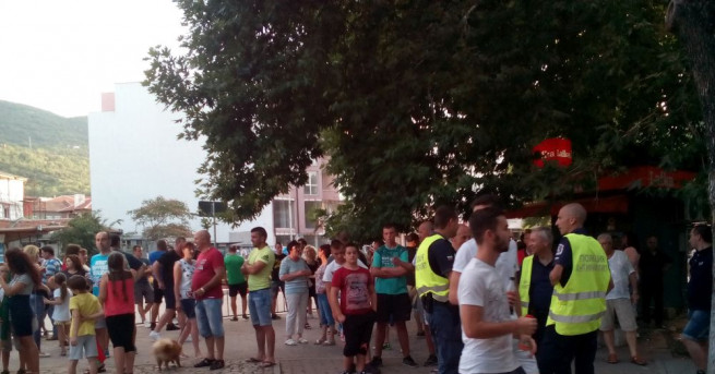 Асеновград отново на протест заради нападнатите от роми млади гребци в