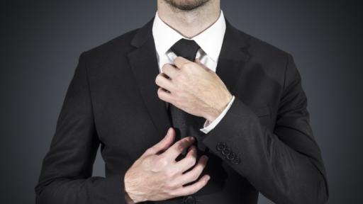  Защо водачите носят костюми 