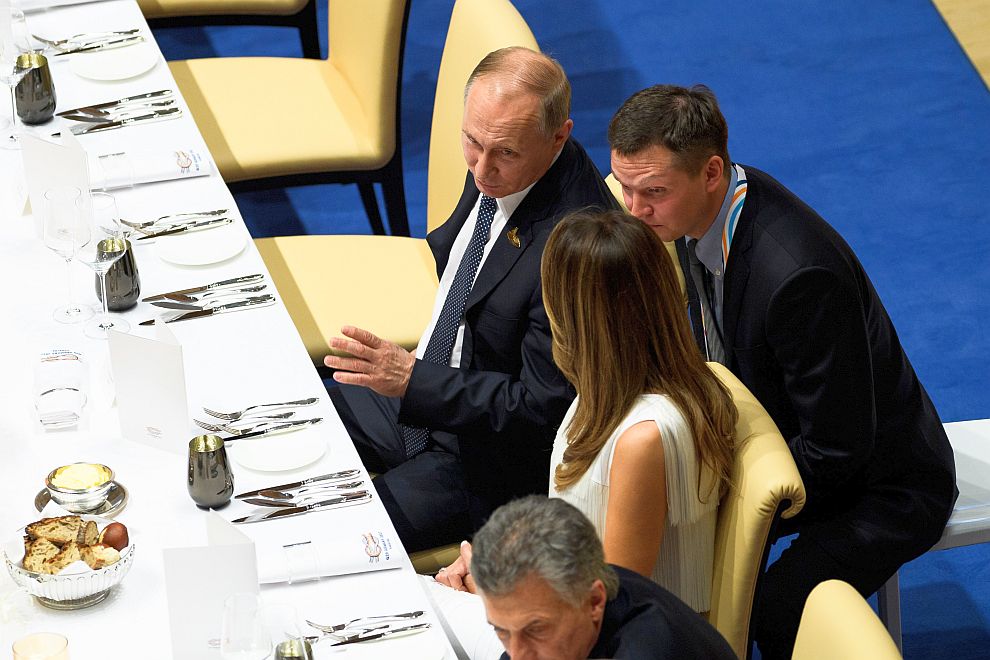 Владимир Путин седял до Мелания Тръмп по време на тържествения обяд в чест на лидерите от Г-20.