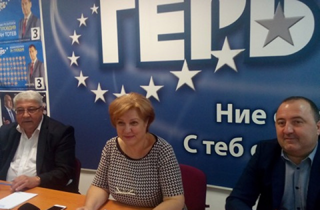 Депутатите от ГЕРБ Менда Стоянова, Спас Гърневски и Запрян Янков дадоха пресконференция в Пловдив.