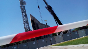 паметник НДК кран