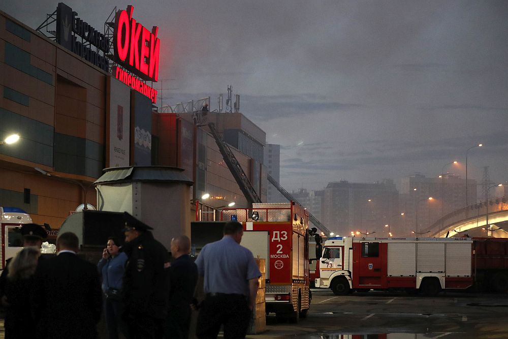 18 души пострадаха при пожар в търговския център 