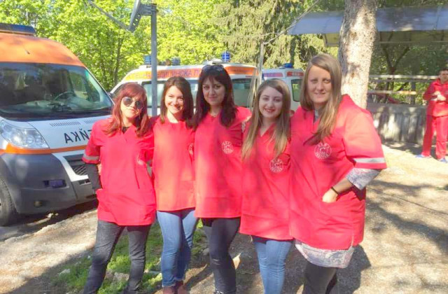 13 парамедици започнаха работа след обучение по проект