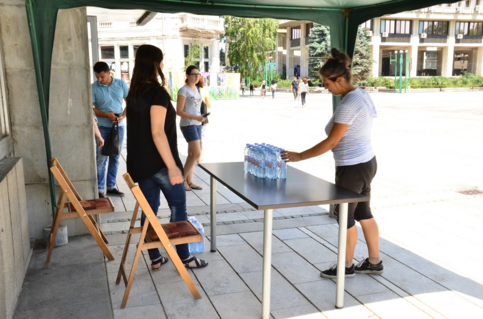 Раздаването на водата във Видин.