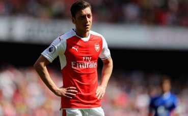 Йозил предпочита да се събере с Моуриньо, отколкото трансфер в Барселона