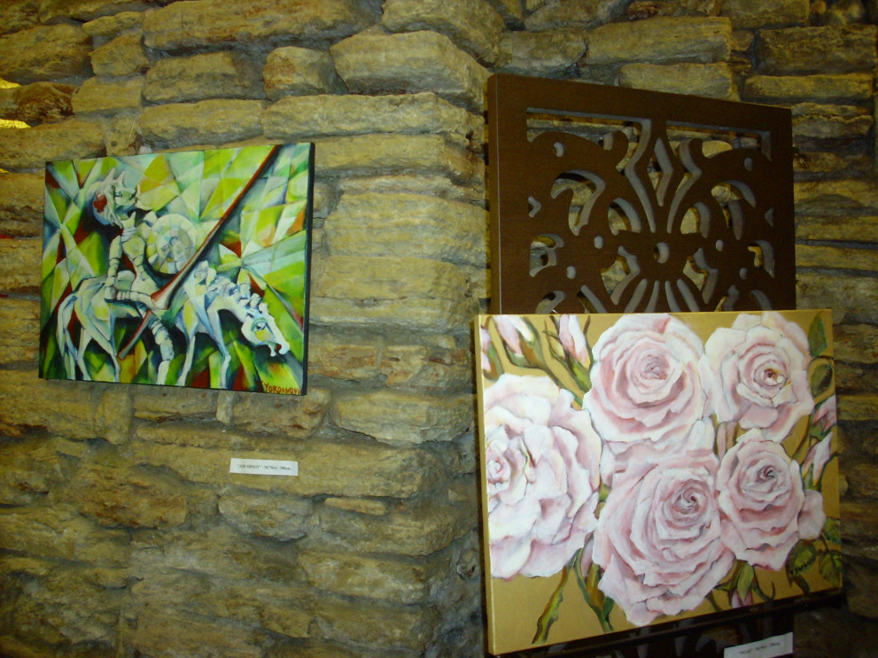 Цветята на Йорданка Йорданова /вдясно на долната снимка/