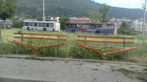 Вандали потрошиха пейки