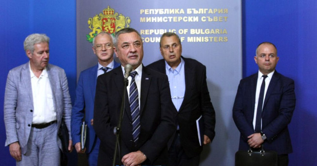 Вицепремиерът Валери Симеонов заяви преди журналисти в Министерски съвет след