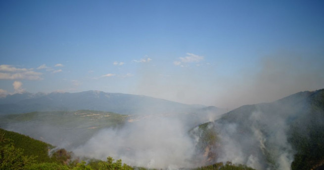 Продължава борбата с огнената стихия над Кресненското дефиле съобщава NOVA