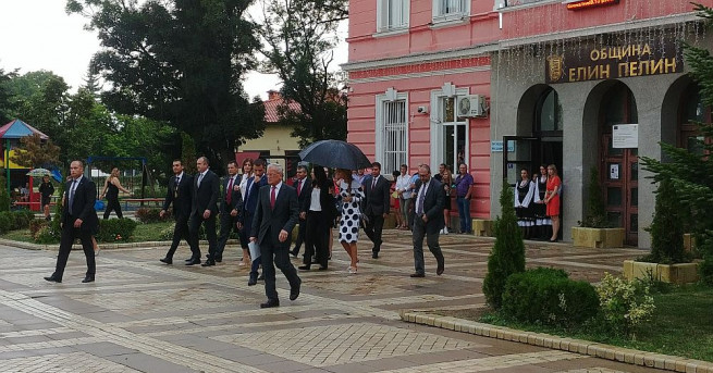 Президентът Румен Радев и съпругата му Десислава Радева посетиха община