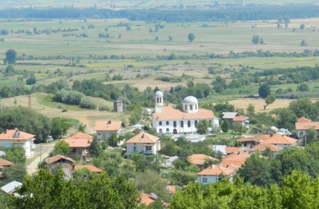 Протест срещу кариера за мрамор