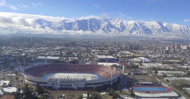 Най големият снеговалеж в Сантяго от десетилетия покри с бяла