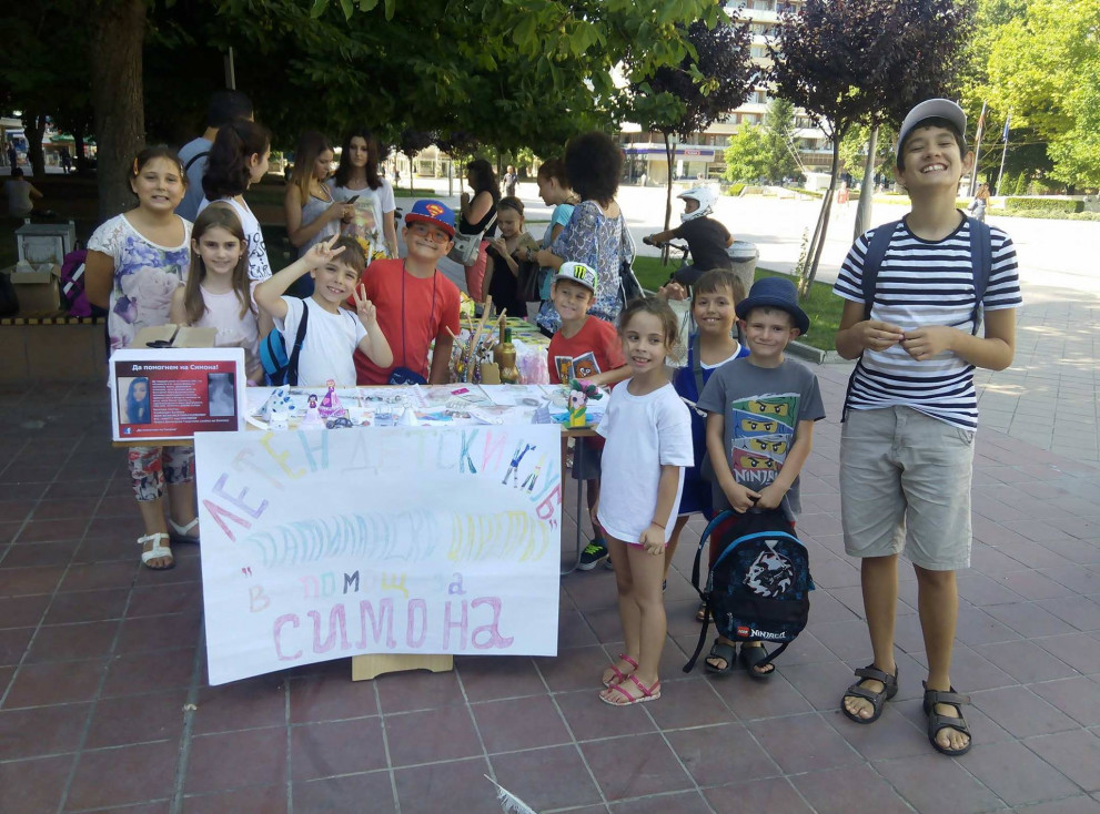 Децата от летен клуб "Патиланско царство" организираха благотворителен базар в помощ на Симона