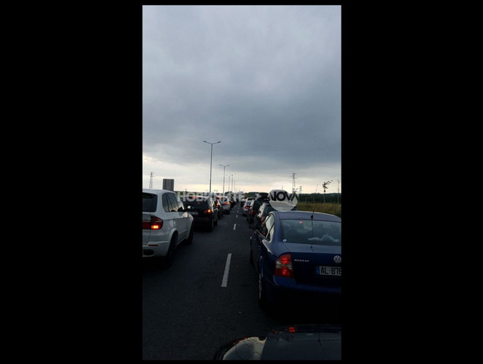  Километрични опашки на Калотина и Капитан Андреево 