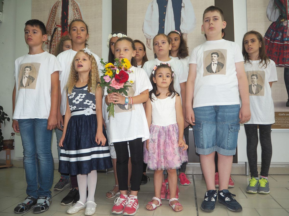 Четиригодишно софиянче участва в честването на 25 години от създаването на Общинско дружество "Васил Левски"