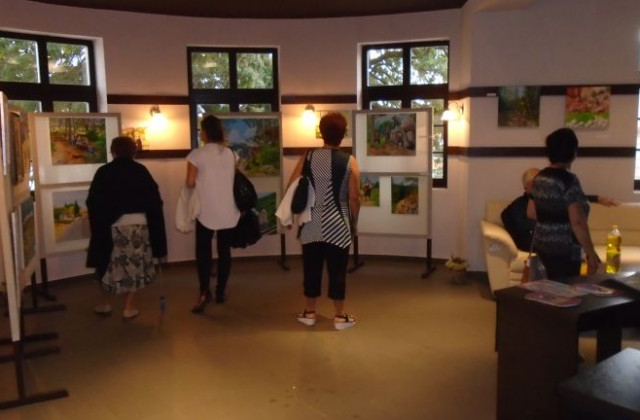 Отец Костадин подреди изложба в Банско