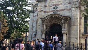 Почернената Бяла се сбогува с Алекс