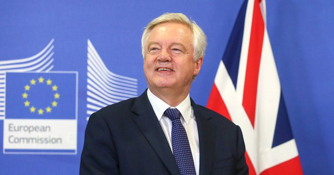 Британският министър за Брекзит Дейвид Дейвис напусна преговорите между Великобритания