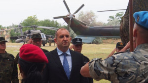 Румен Радев военни