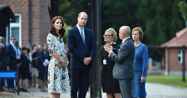 Във втория ден от визитата си в Полша британският принц