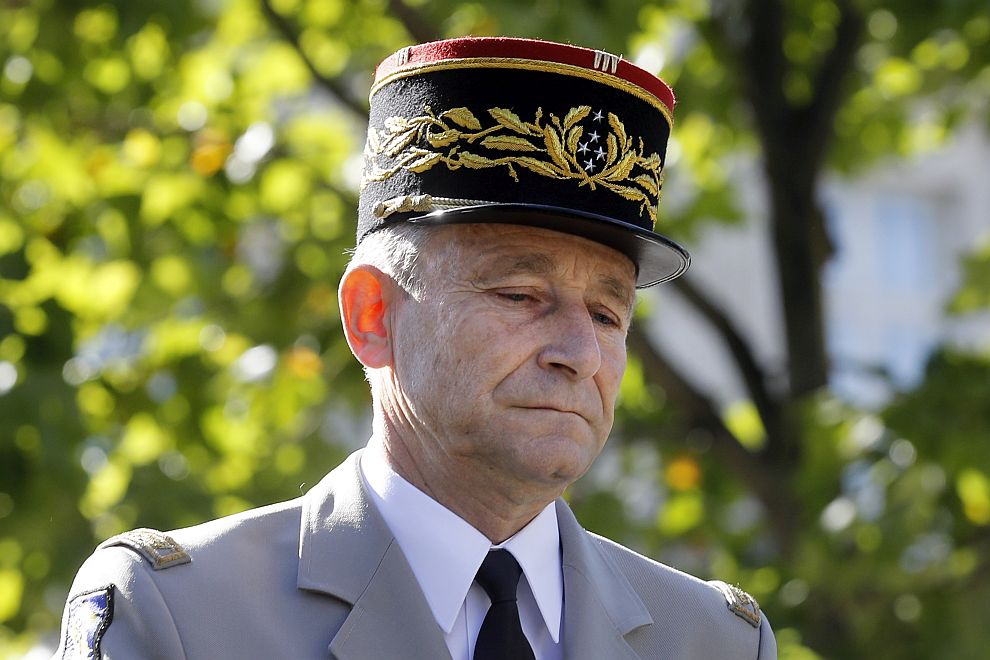 Началникът на генералния щаб на френските въоръжени сили генерал Пиер дьо Вилие подаде оставка