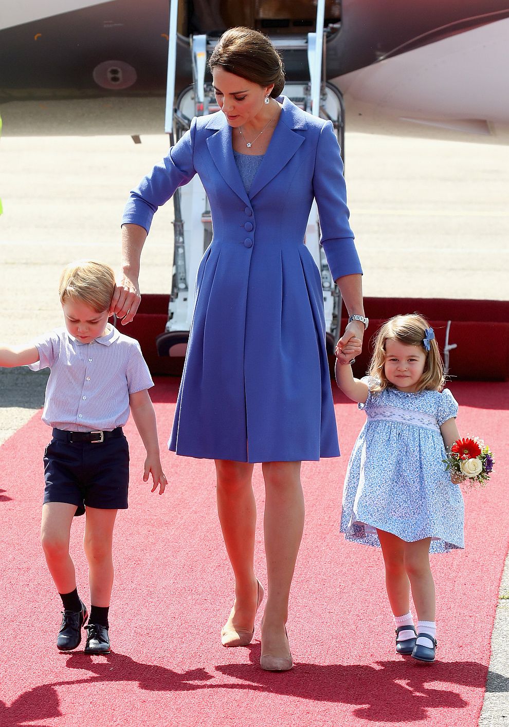 Принц Уилям, херцогиня Катрин, принц Джордж и принцеса Шарлот при пристигането си в Берлин