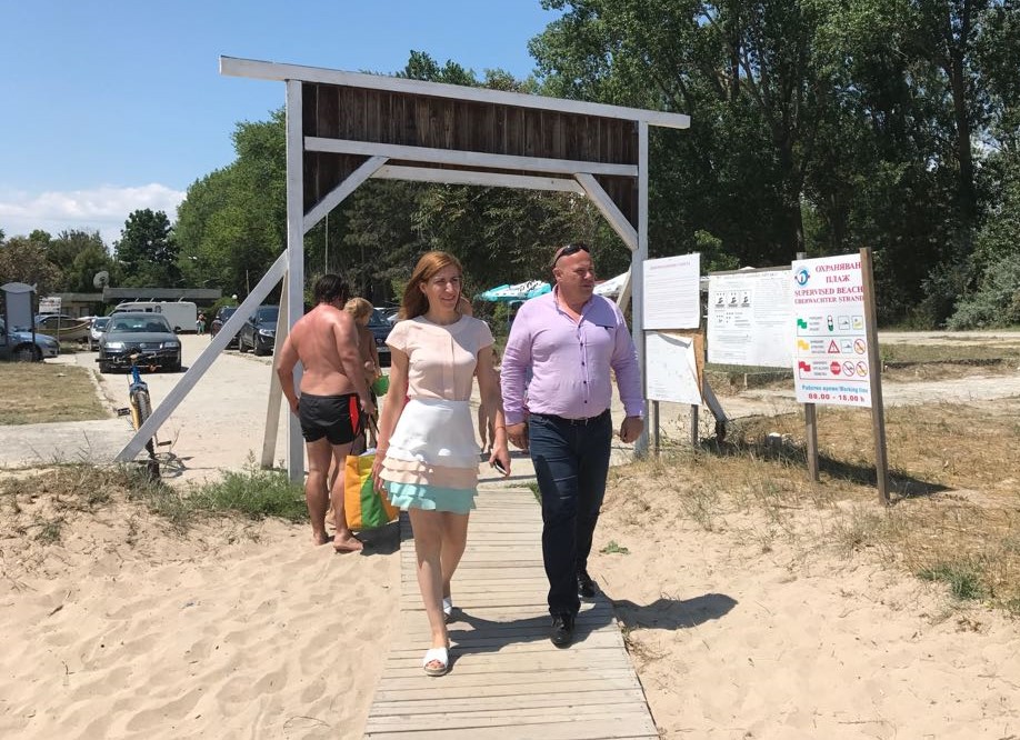 Министър Ангелкова провери плаж "Къмпинг Добруджа" в Шабла