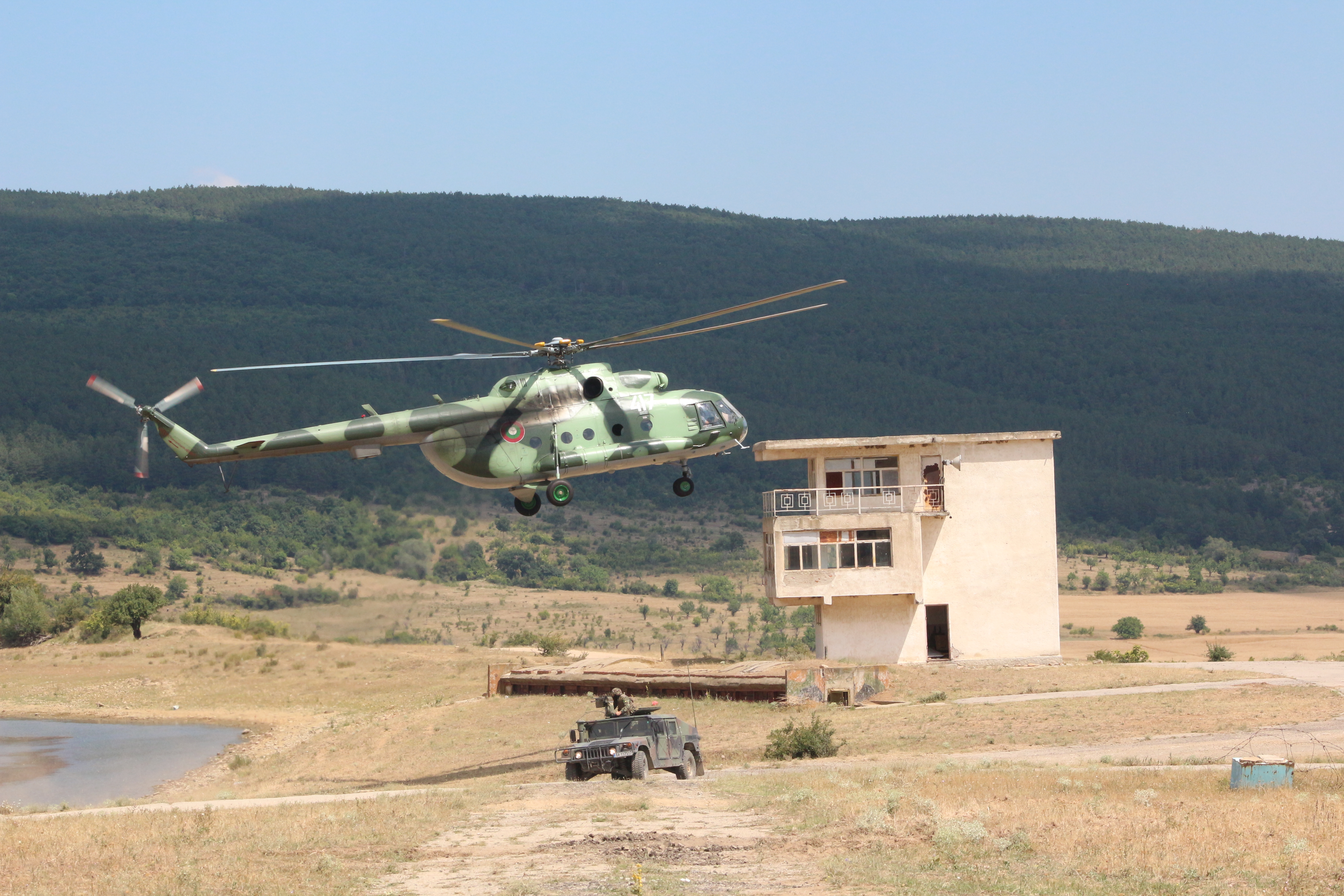 На военния полигон "Ново село" край Сливен се състоя кулминацията на най-големите многонационални военни учения в черноморския регион "Saber Guardian", в които се включиха близо 40 000 военни от 22 страни-членки и партньори на НАТО. Специално на полигона "Ново село" учението бе базирано на сценарий за военен конфликт с държава, притежаваща равностойни бойни способности на съюзническите войски на НАТО.