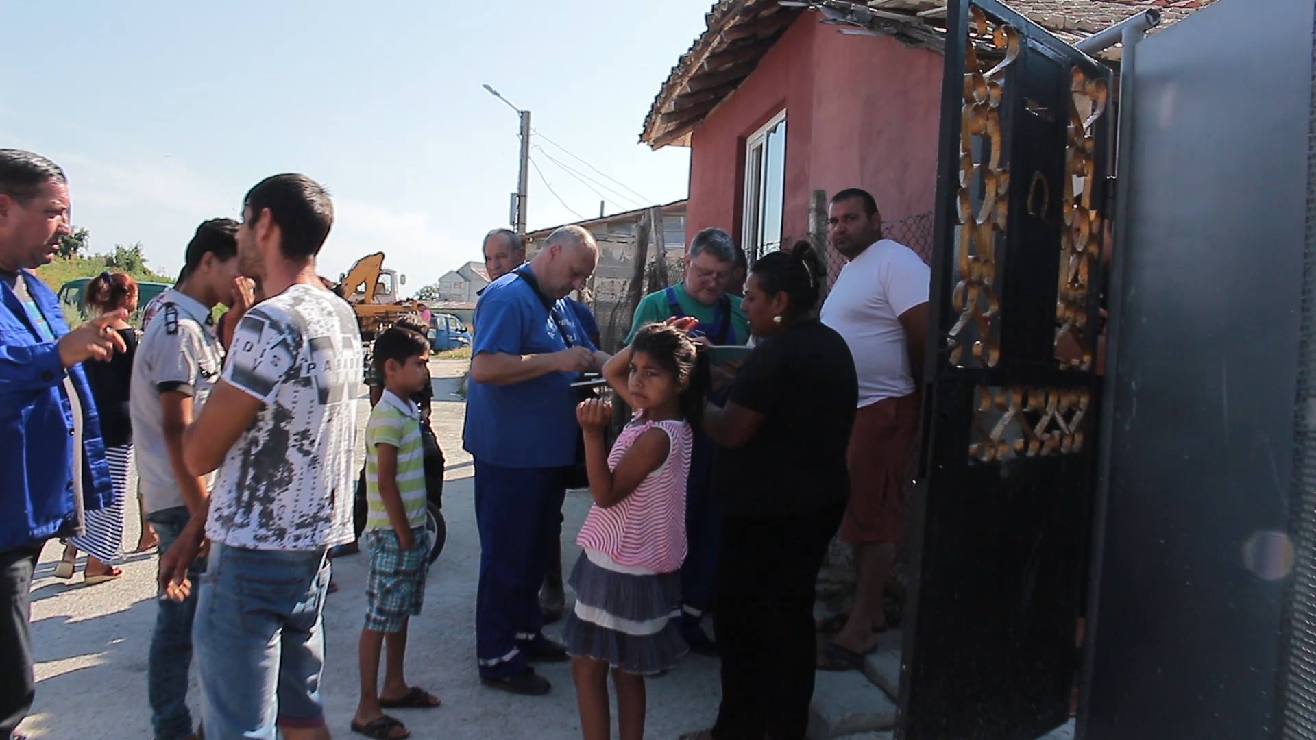 Проверките започнаха в 9 часа