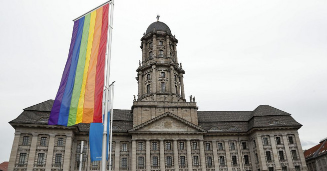 Германският президент подписа закона за легализиране на гей браковете което