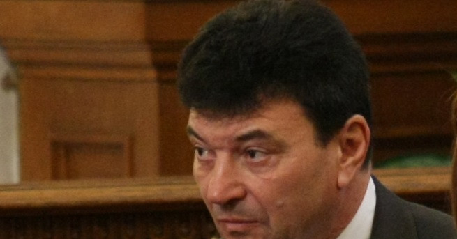 Главният прокурор Сотир Цацаров внесе в Народното събрание искане за