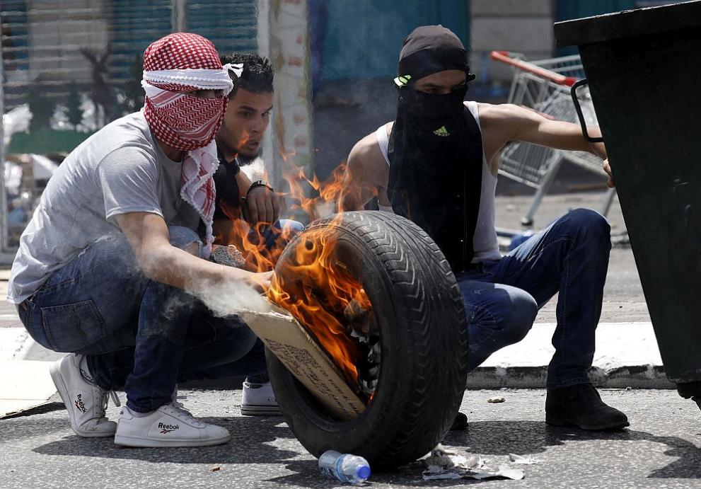 Израелската полиция се опита да разпръсне с гумени куршуми и
