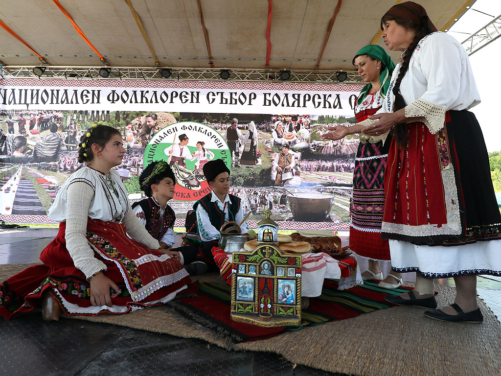 Национален фолклорен събор "Болярска среща" ("Лудогорие"), има за цел съхраняване и популяризиране на традициите и културните ценности на различни етнически и етнографски групи, осигуряване на възможности за трансмисия към следващите поколения и популяризиране на България като страна на дълголетна история и богати културни традиции Фестивала се провежда от 21 до 23 юли до село Арбанаси, Велико Търново.