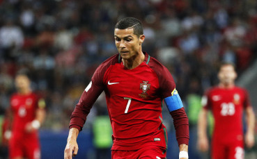 В Португалия: Роналдо чака момиченце