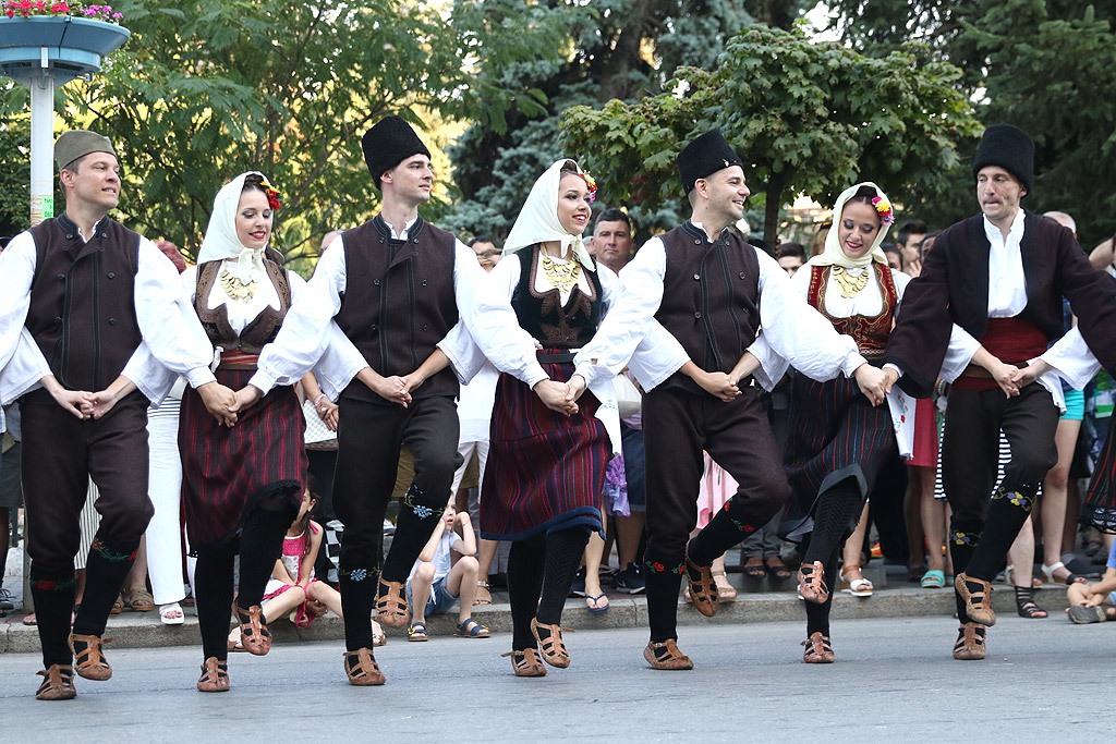Танцови ансамбли от Аржентина, Грузия, Египет, Колумбия, О-в Мавриций, Перу, Сърбия, Чили и България ще представят фолклора на страните си в рамките на фестивала 22-29 юли