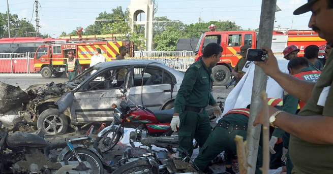 Терорист самоубиец се вряза с мотоциклет в полицейски контролен пункт