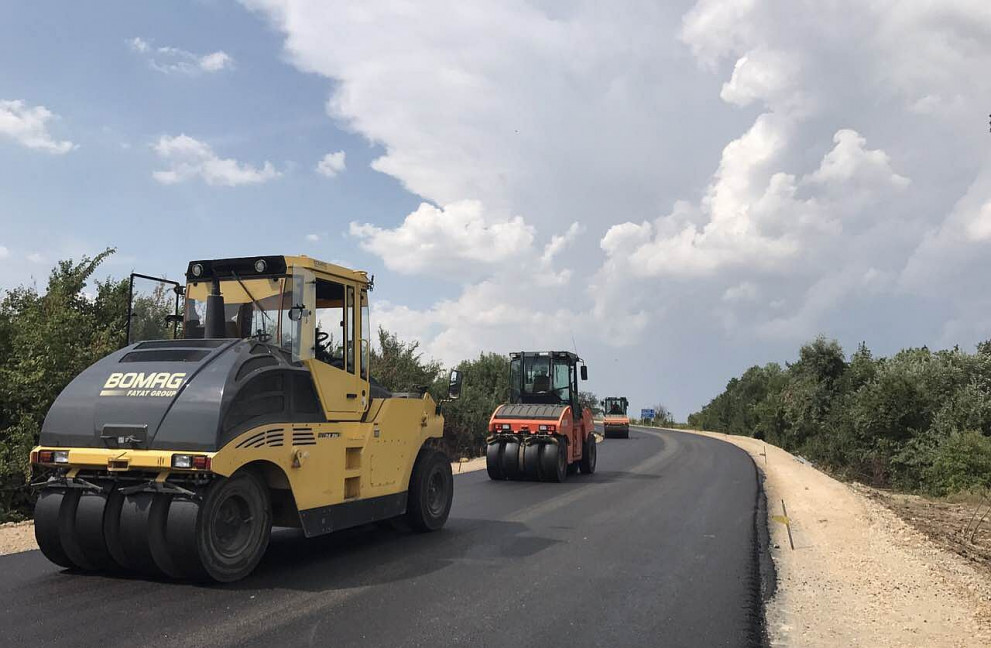 Депутат и Областен управител инспектираха ремонта на пътя Търговище - Разград