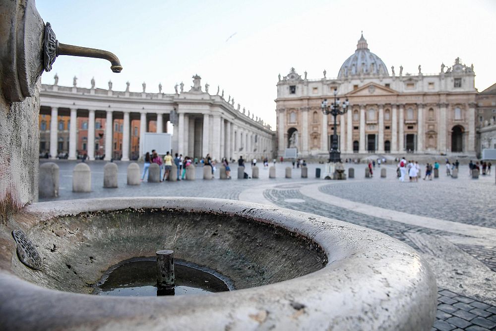 Сушата спря фонтаните във Ватикана